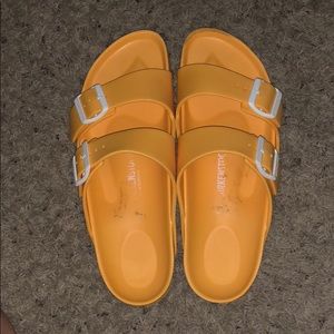 Birkenstocks ☀️💛